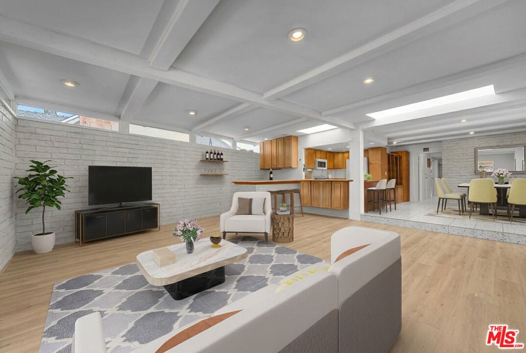 5100 Lindblade Drive