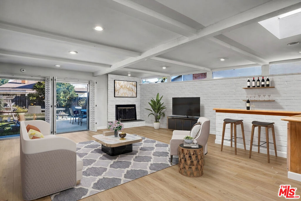 5100 Lindblade Drive