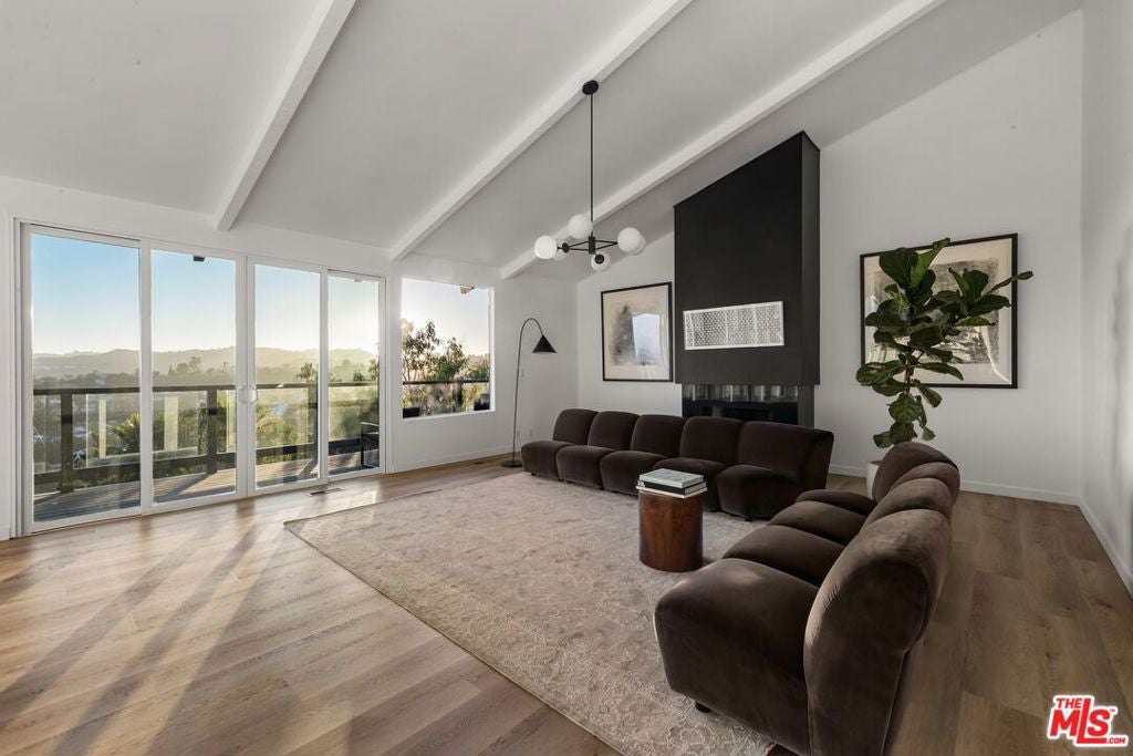5690 Hill Oak Drive