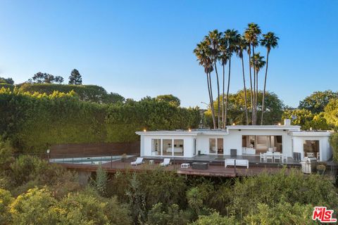 Photo of 10134 Angelo View Drive, Beverly Hills, CA 90210 (MLS # 25613549) Photo of 10134 Angelo View Drive, Beverly Hills, CA 90210 (MLS # 25613549)