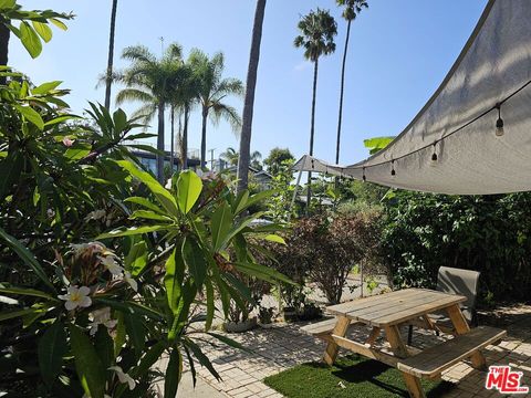 Photo of 837 Milwood Avenue, Venice, CA 90291 (MLS # 25559855)