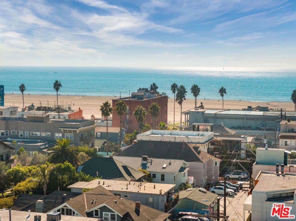 Photo of 33 Breeze Avenue, Venice, CA 90291 (MLS # 25612847)