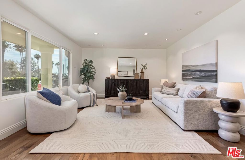 14707 W Sunset Boulevard