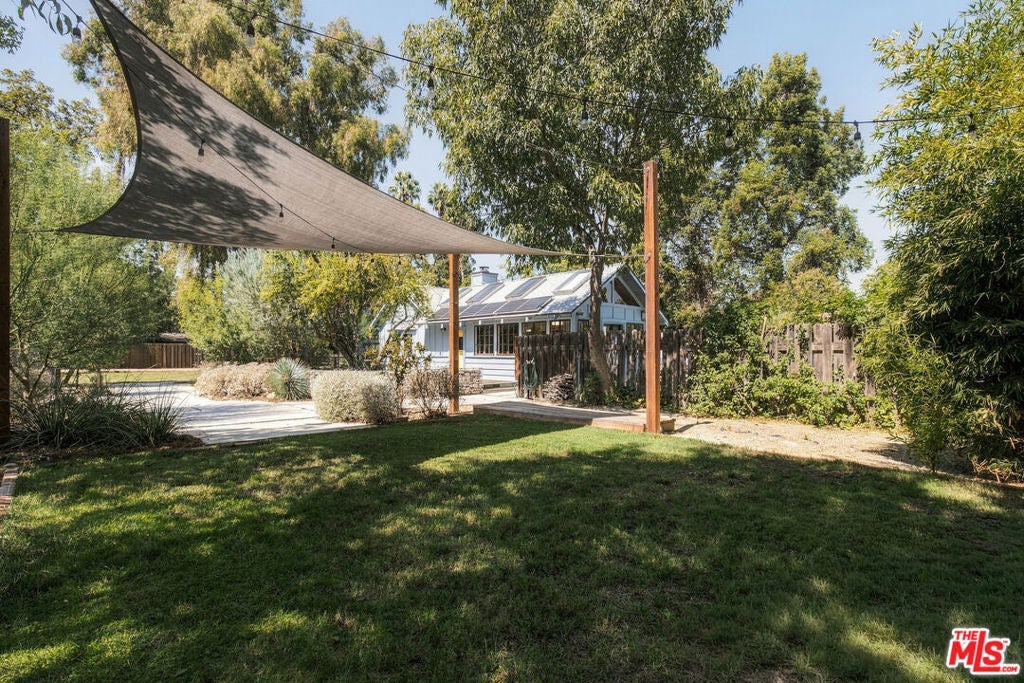 19627 Oxnard Street