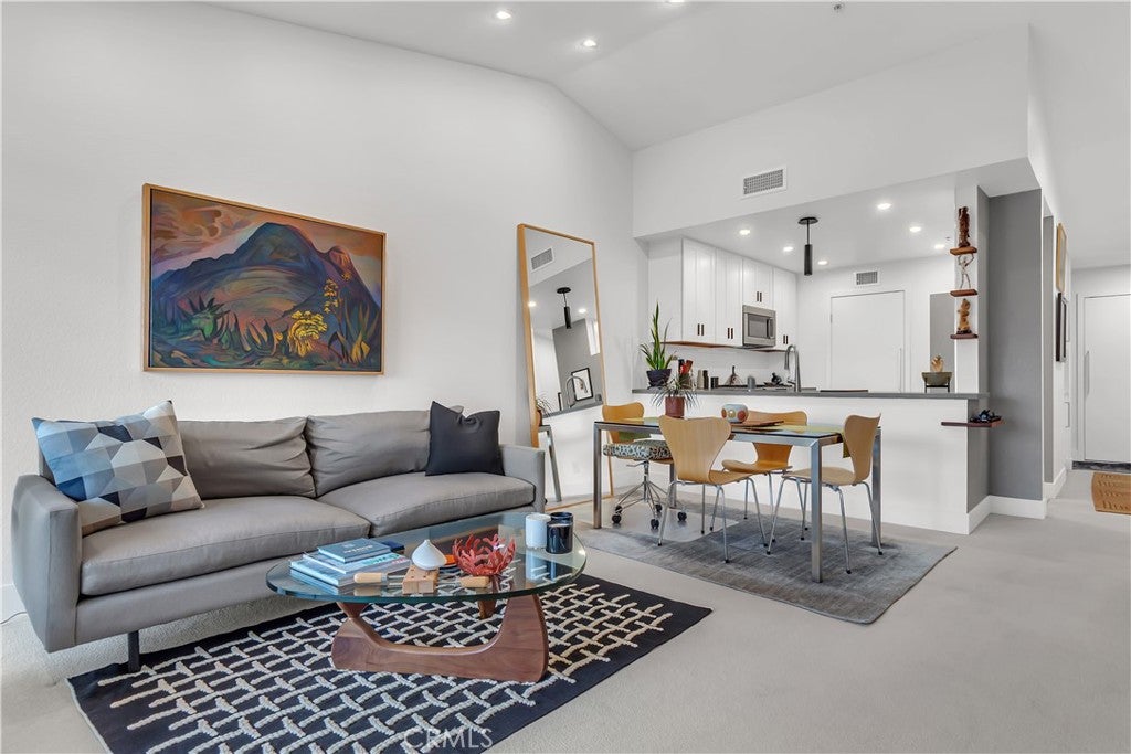 128 Villa Point