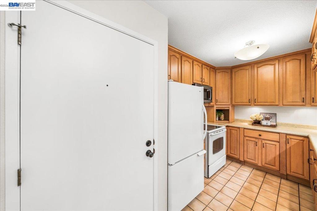 1391 Monument Blvd #18