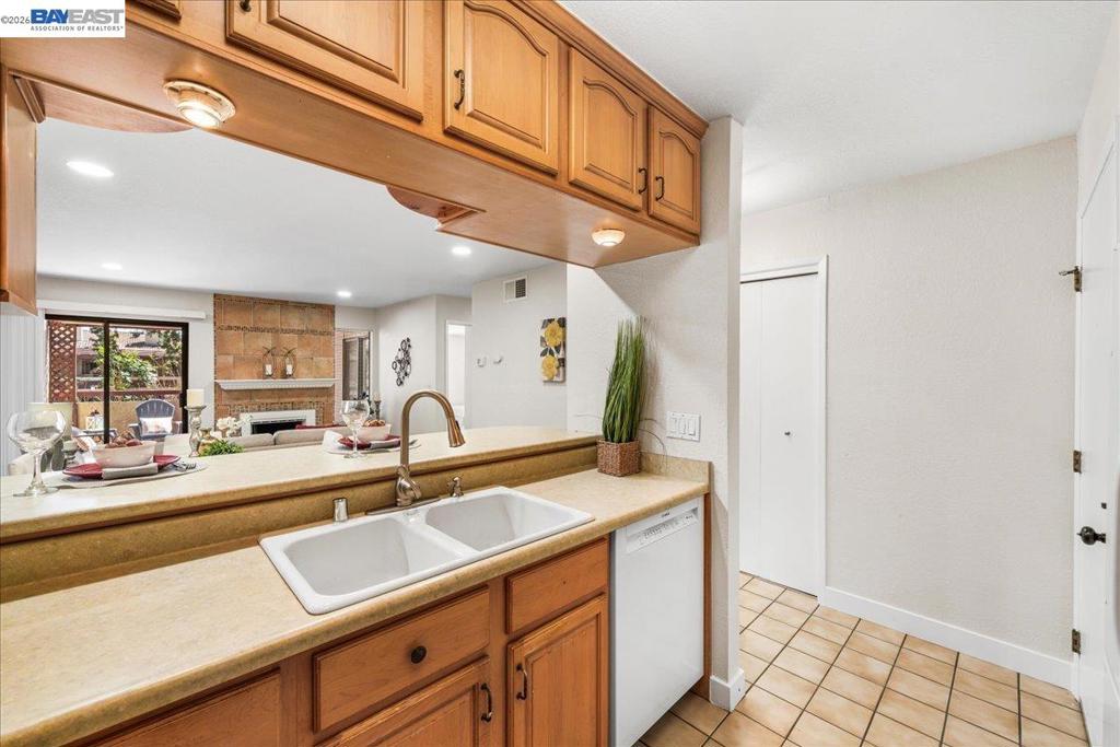 1391 Monument Blvd #18