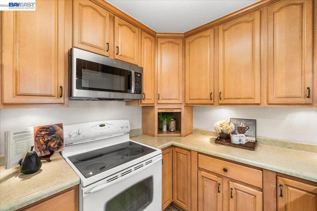 1391 Monument Blvd #18