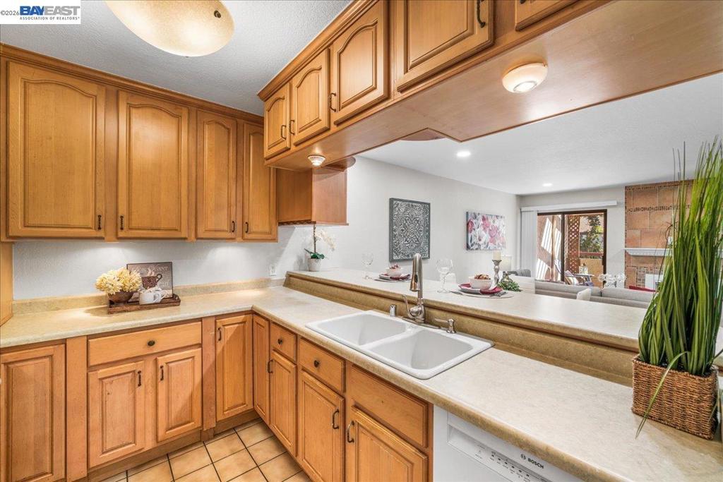 1391 Monument Blvd #18