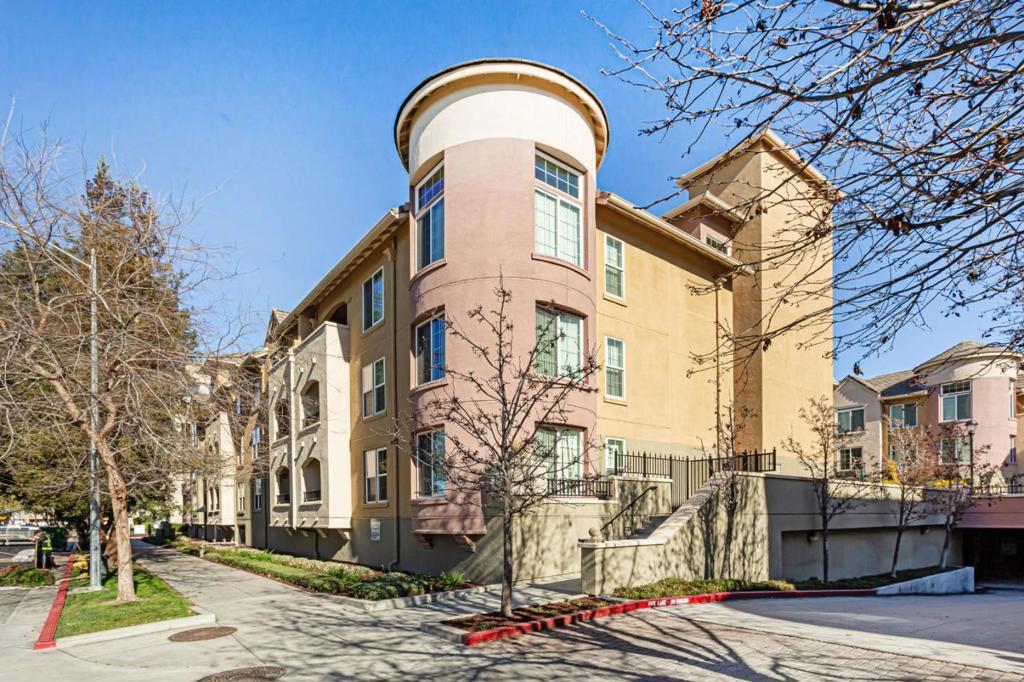 Luxurious Top Floor Corner End Unit offers complete privacy with no shared walls with no neighbors! Property features 2 beds, 2 baths, and 1,133 sq ft of living space, home has been meticulously maintained. Chef's kitchen with granite countertops, stainless steel appliances, and elegant white cabinets. The unit is filled with natural light in the primary suite, living room, and secondary bedroom. Step outside onto the balcony from either room. This unit comes with two rare parking spaces located steps from the elevator, secured by an underground parking gate. In-unit laundry and heating/air conditioning. On-site community manager, pool, jacuzzi, gym, and guest rental suite. Gated community is a commuter's dream with easy access to major highways, light rail, and San Jose Airport. HOA fee includes water, trash, pool, jacuzzi, BBQ area, gym, clubhouse, guest unit, and more! Don't miss out on this incredible opportunity!