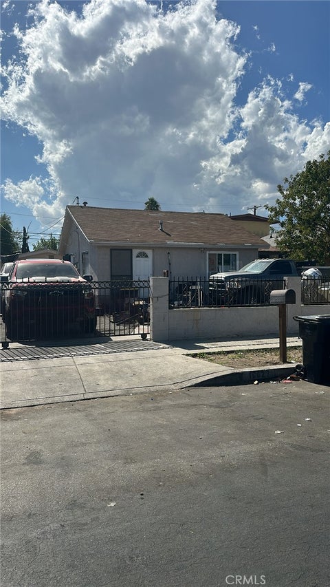 Photo of 10627 Ilex AVE, Pacoima, CA 91331 (MLS # SR26211598)