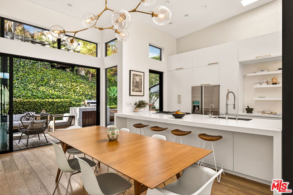 Photo of 3526 Stoner Avenue, Los Angeles, CA 90066 (MLS # 26702385)