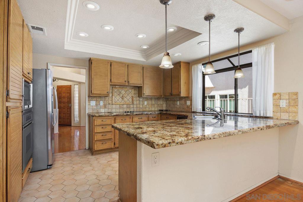 12047 Avenida Consentido