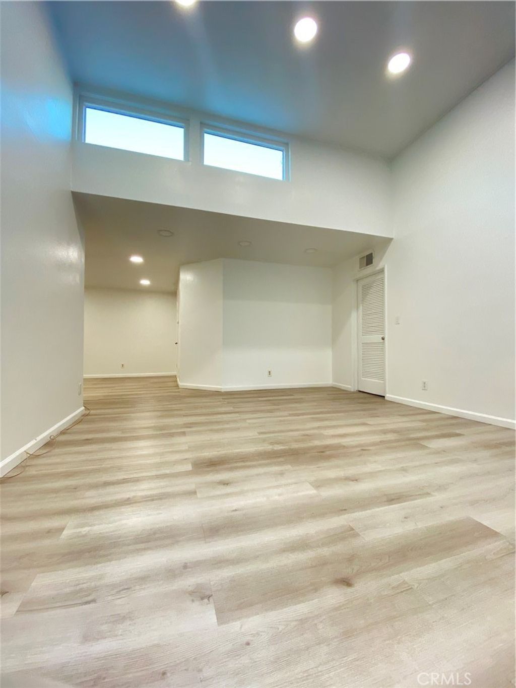 Photo of 18645 Hatteras Street #278, Tarzana, CA 91356 (MLS # SR26008446)