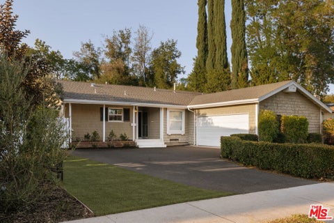 Photo of 22251 Kittridge Street, Los Angeles, CA 91303 (MLS # 26102307)