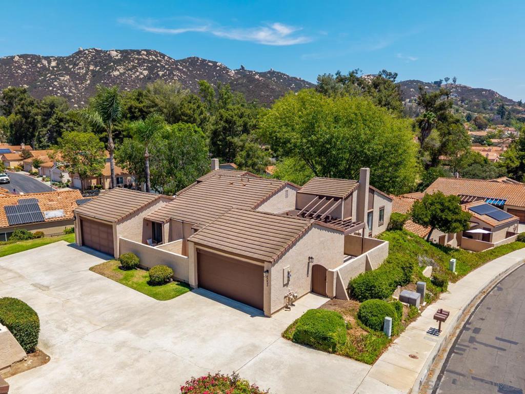 2053 Golden Circle Dr DR, Escondido CA 92026