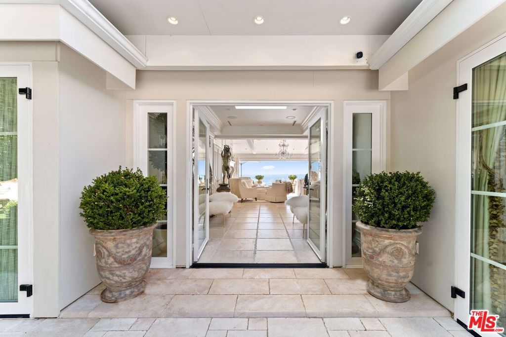 Photo of 19620 Pacific Coast Highway Hwy, Malibu, CA 90265 (MLS # 25612373)