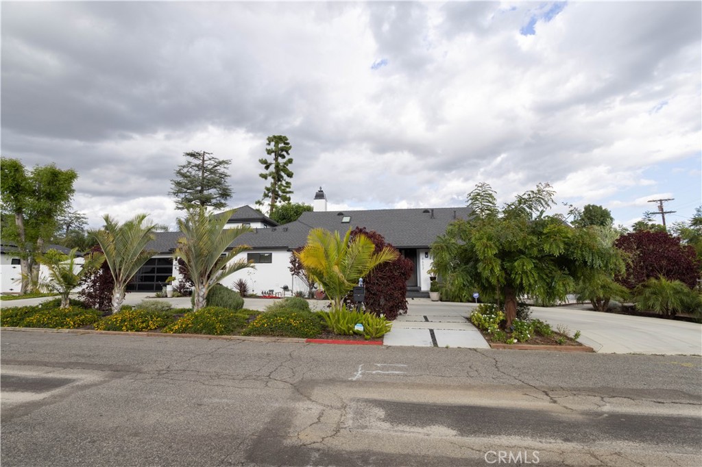 8602 Shoshone