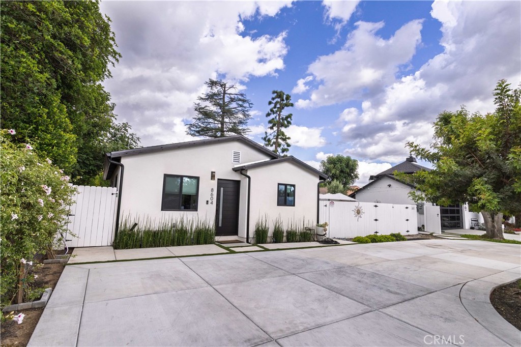 8602 Shoshone