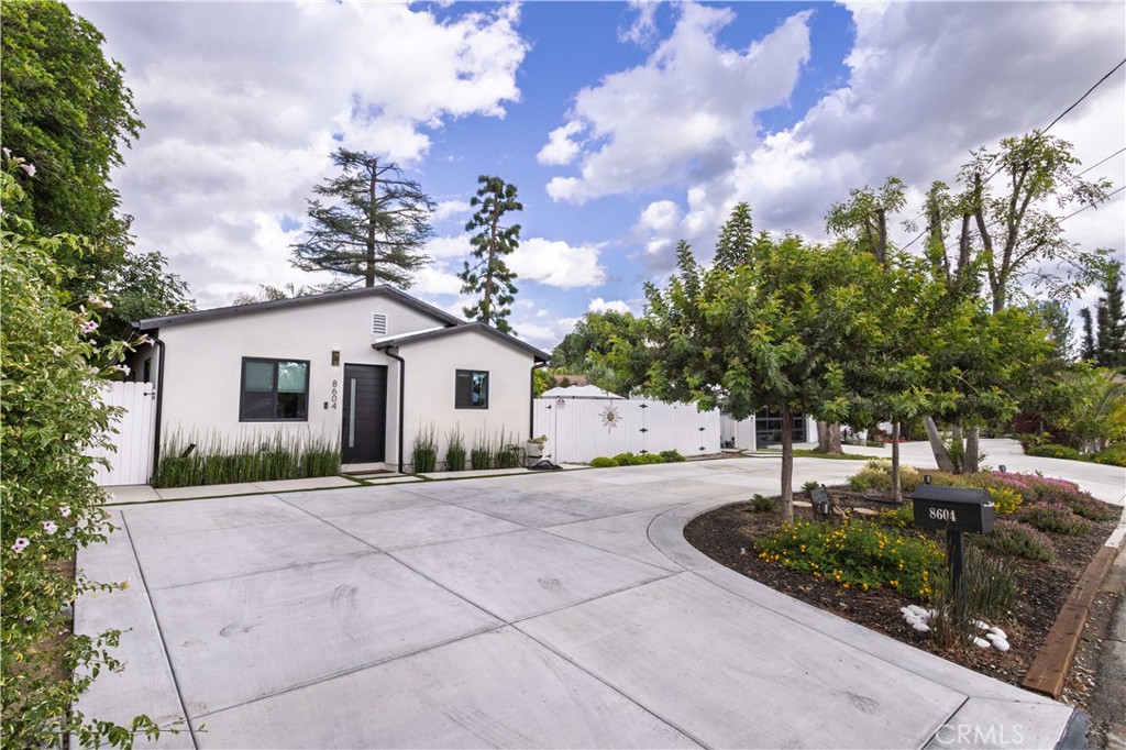 8602 Shoshone