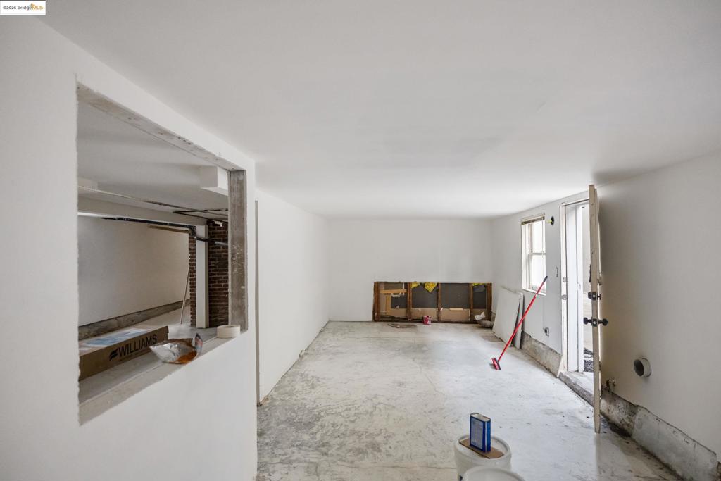 PIEDMONT AVENUE - Residential Income