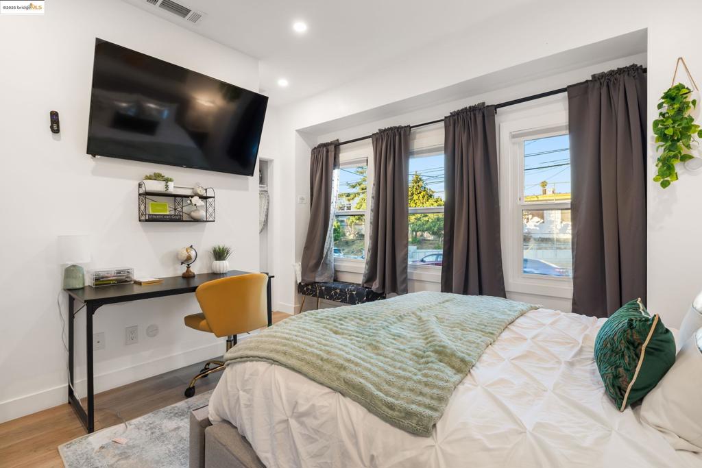 PIEDMONT AVENUE - Residential Income
