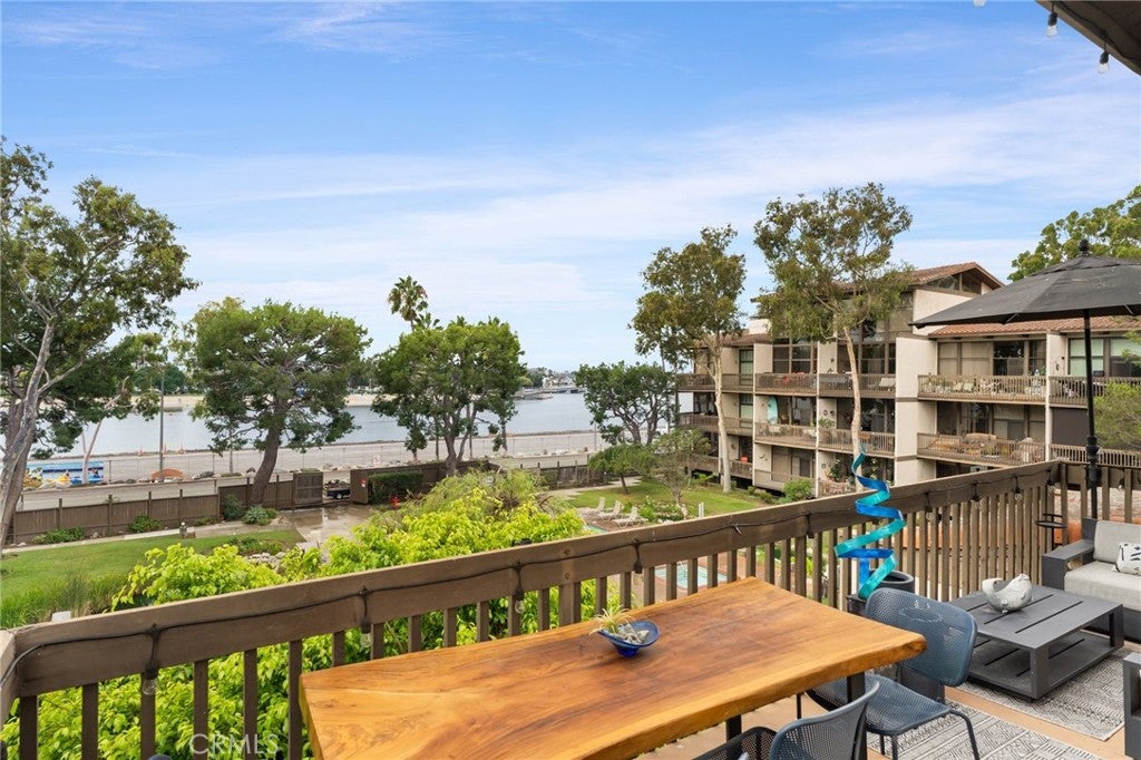 6326 Marina Pacifica Dr S DR