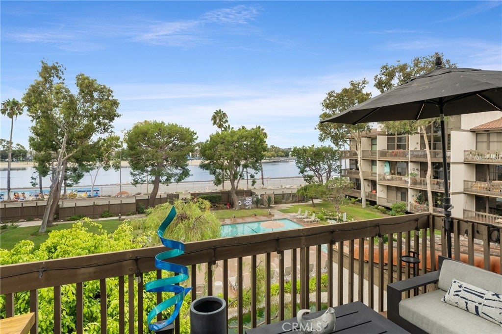 6326 Marina Pacifica Dr S
