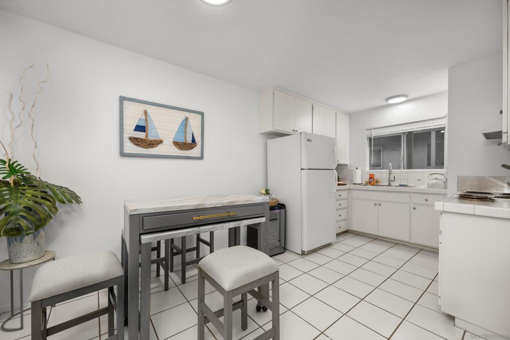 975 Laguna Dr