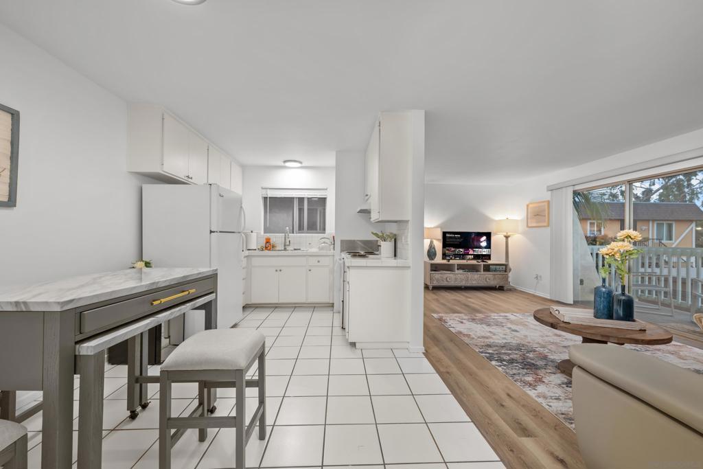 975 Laguna Dr