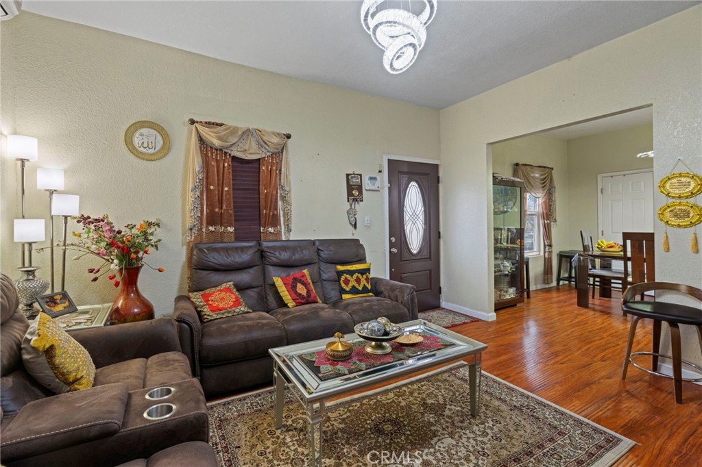 Properties 1 1311 1311 1/2 Dewey Avenue