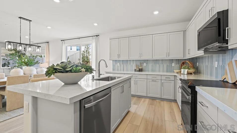 10418 Hill Meadows