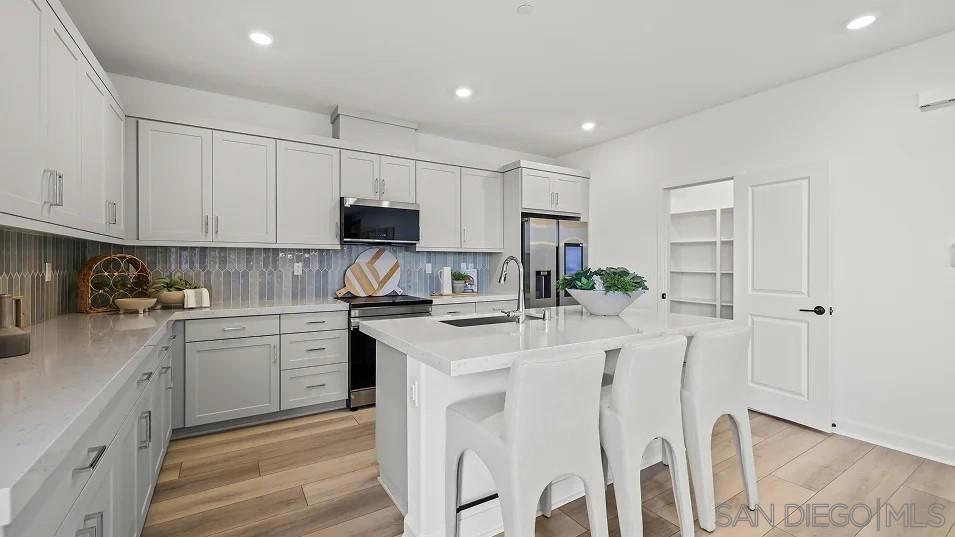 10418 Hill Meadows