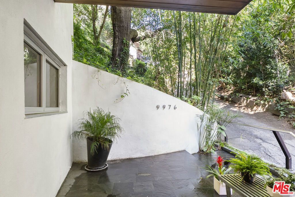 Photo of 9976 Westwanda Drive, Beverly Hills, CA 90210 (MLS # 26681191)