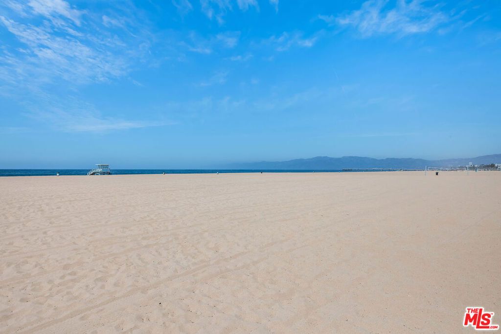 Photo of 16 Quarterdeck Street #102, Marina Del Rey, CA 90292 (MLS # 26669487)