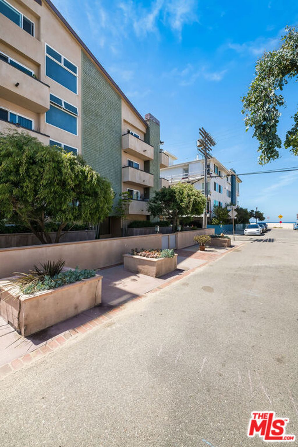 Photo of 16 Quarterdeck Street #102, Marina Del Rey, CA 90292 (MLS # 26669487)