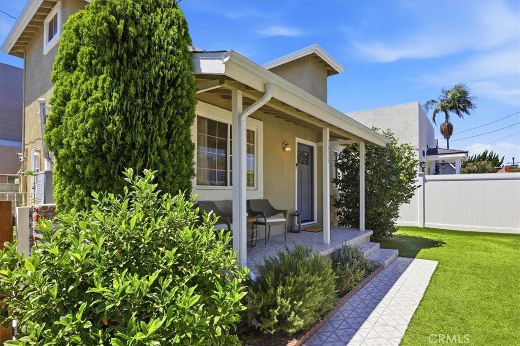1315 Field Avenue