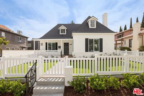 Photo of 1511 Selby Avenue, Los Angeles, CA 90024 (MLS # 26792293)