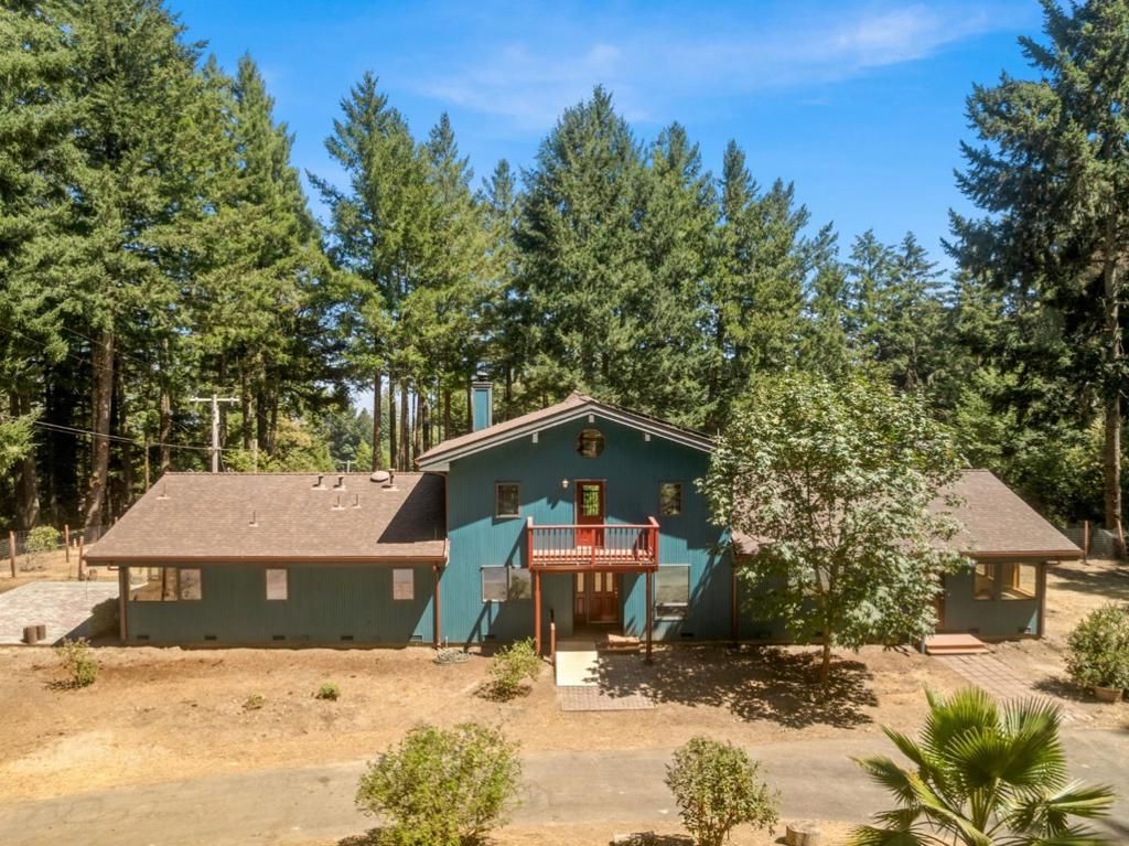 Photo of 19850 Skyline Boulevard, Los Gatos, CA 95033 (MLS # ML82031979)