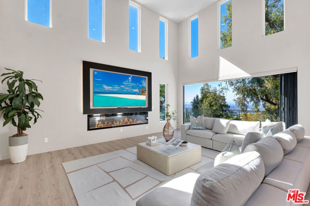 Photo of 7966 Mulholland Drive, Los Angeles, CA 90046 (MLS # 25611269)