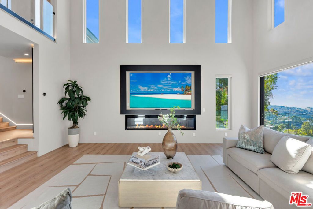 Photo of 7966 Mulholland Drive, Los Angeles, CA 90046 (MLS # 25611269)