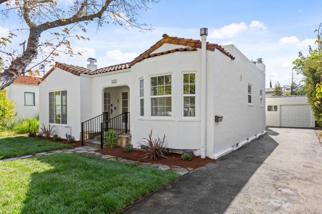 921 College Avenue