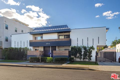 Photo of 1711 Granville Avenue, Los Angeles, CA 90025 (MLS # 26646239)