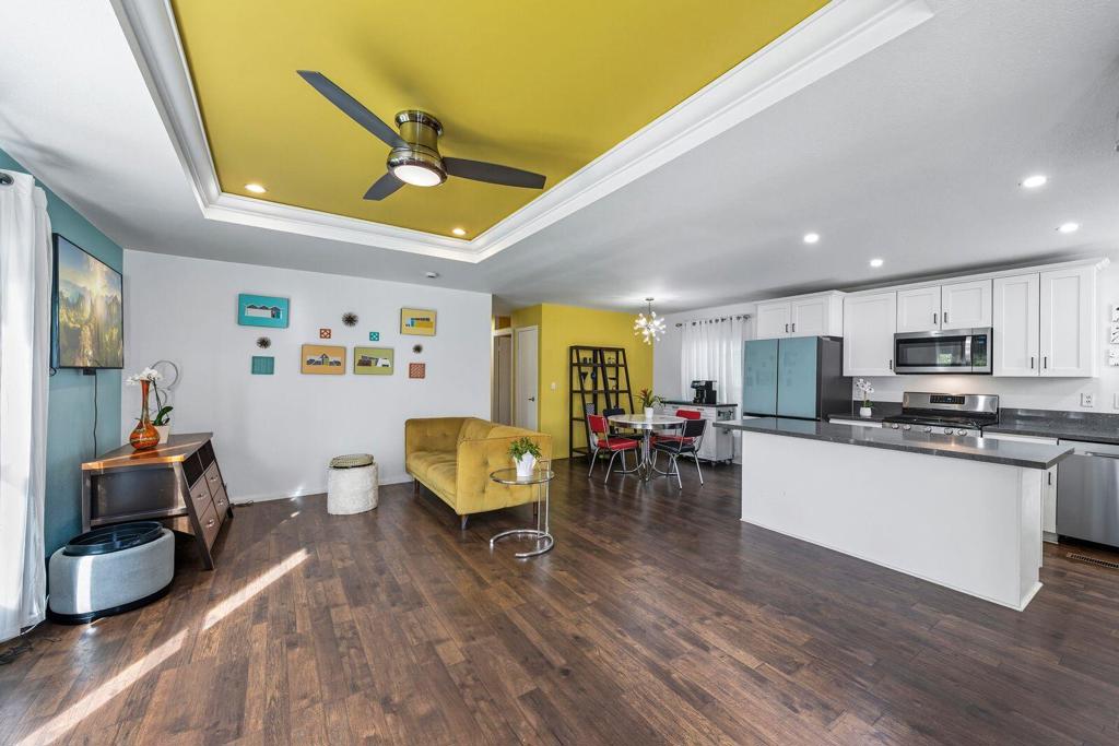 Palm Canyon Mobile C - Manufactured In Park