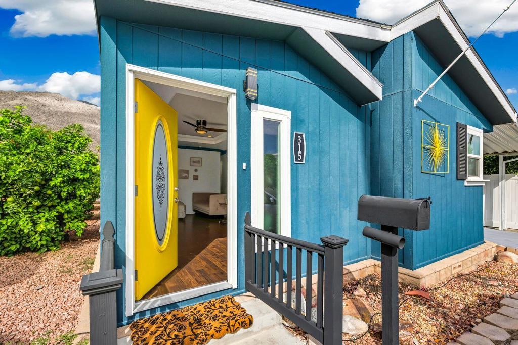 Palm Canyon Mobile C - Manufactured In Park