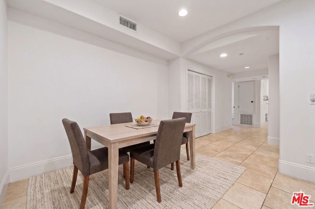 16123 W Sunset Boulevard 103