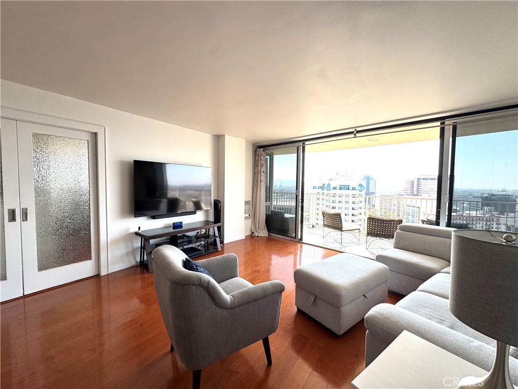 700 E Ocean Boulevard 2801