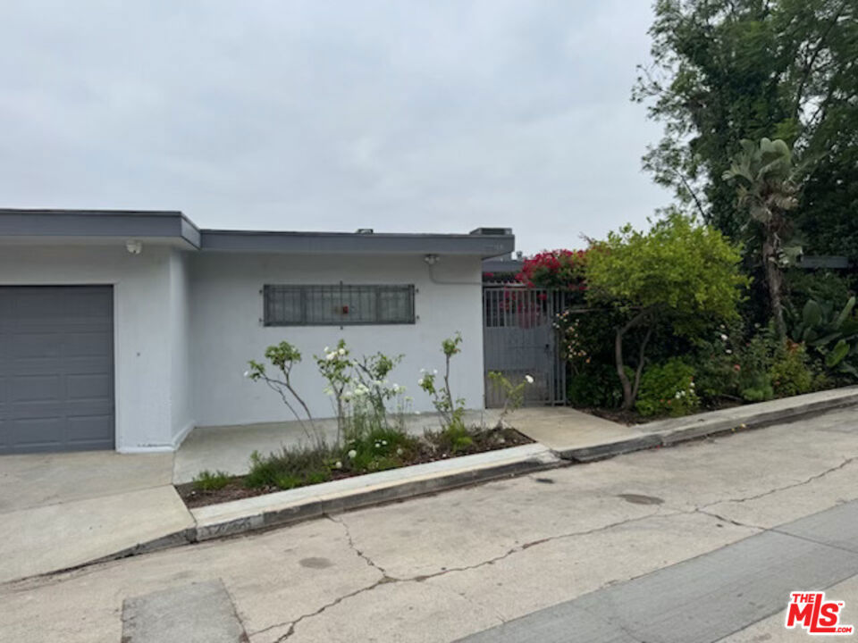 2266 Ronda Vista Drive