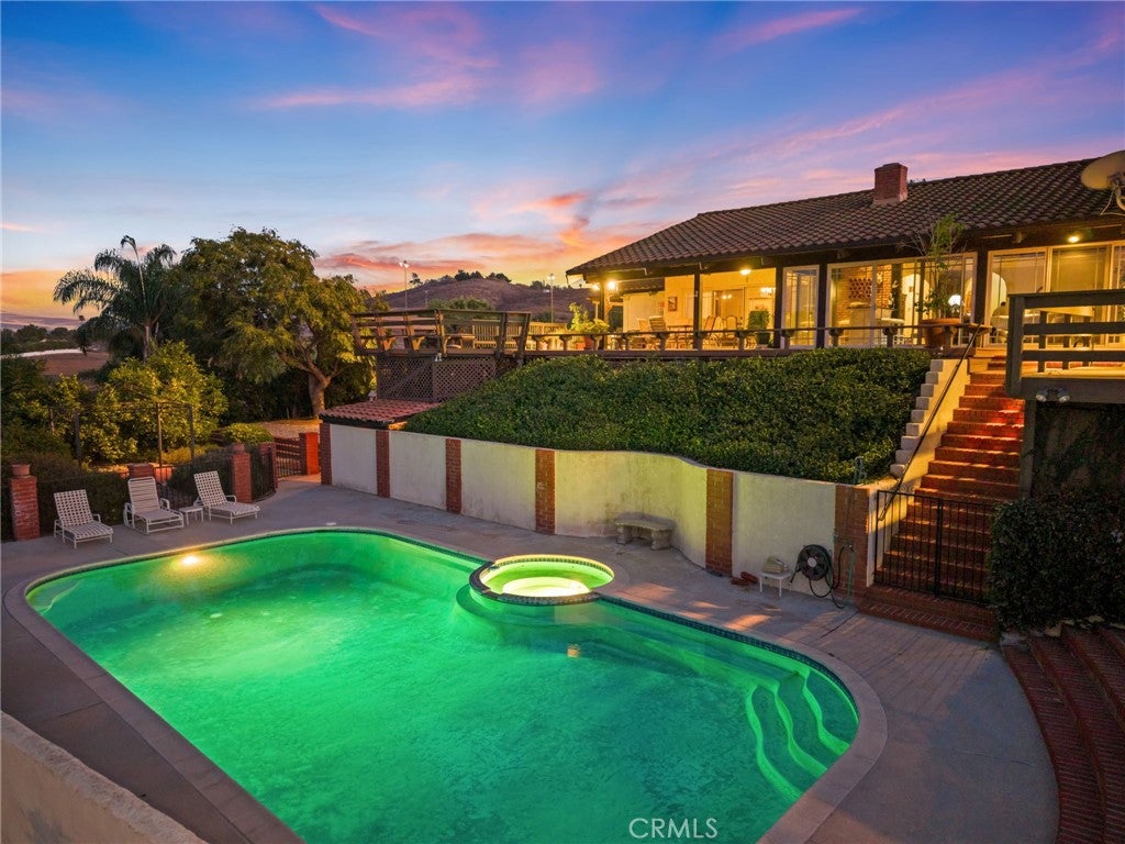 14560 Viewcrest