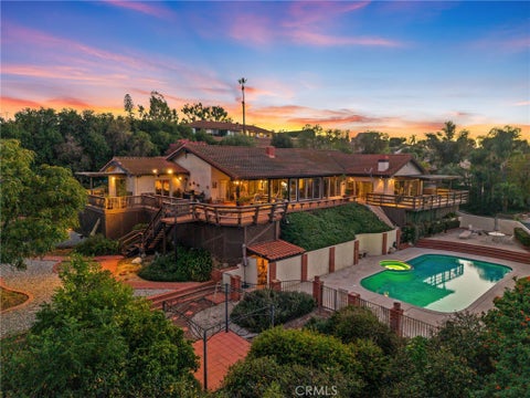 Photo of 14560 Viewcrest DR, Riverside, CA 92504 (MLS # IV26204973)